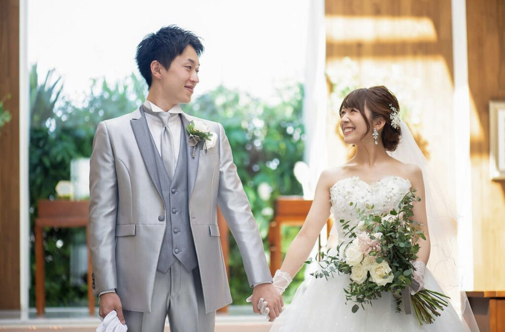 タキシード　シルバー　新郎　結婚式